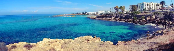 Panorama de la plage côte paysage Méditerranée mer Chypre islan — Photo
