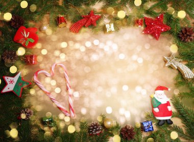 çelenk ışıkları ile parlak arka plan üzerinde noel dekorasyon