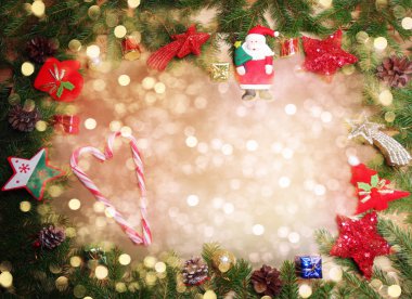 çelenk ışıkları ile parlak arka plan üzerinde noel dekorasyon