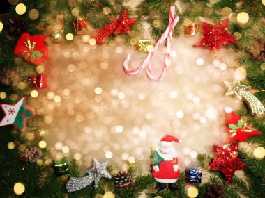 çelenk ışıkları ile parlak arka plan üzerinde noel dekorasyon