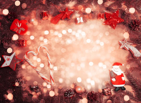 çelenk ışıkları ile parlak arka plan üzerinde noel dekorasyon