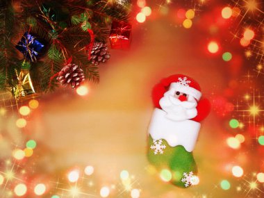 çelenk ışıkları ile parlak arka plan üzerinde noel dekorasyon