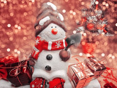 çelenk li ile parlak arka plan üzerinde noel kardan adam dekorasyon