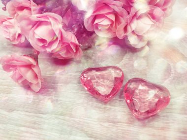 kristal taş kalpler gül buket Sevgililer günü aşk tatil co