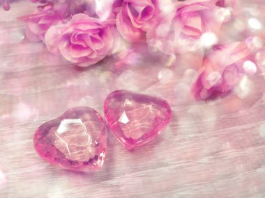 kristal taş kalpler gül buket Sevgililer günü aşk tatil co