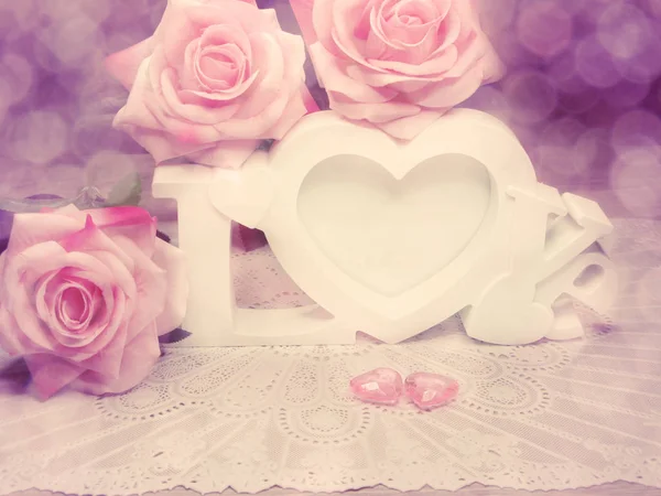 Love word and rose flower background valentine's day — Stock Photo, Image