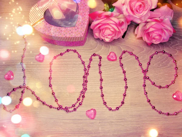 Liebeswort und Rosenblume Hintergrund Valentinstag — Stockfoto