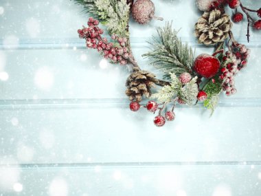 köknar dalları konileri ve kar ile kış arka plan