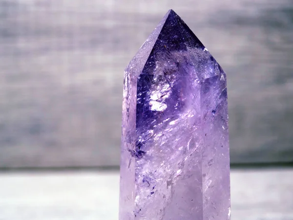 Amethyst drahokam crystal quartz minerální geologického podloží — Stock fotografie