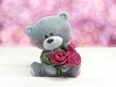 parlak sırt hediye kutusu oyuncak ayı sevgililer günü kompozisyonu