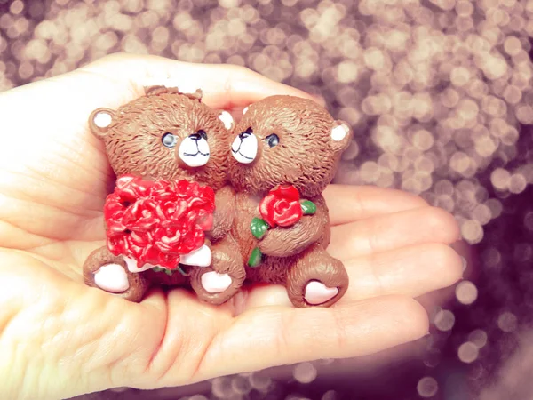 Regalo Osos de peluche novia prometida en la mano amor de San Valentín — Foto de Stock