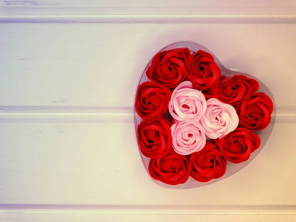 Róża Kwiat pąki w kształcie serca prezent pudełko na Walentynkowy miłość — Zdjęcie stockowe