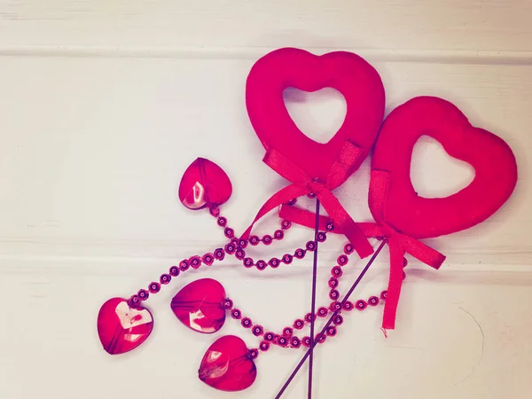 Aftelkalender voor Valentijnsdag liefde vakantie concept harten op houten achtergrond — Stockfoto
