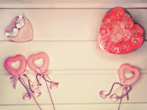 Boutons de fleurs roses en forme de coeur boîte cadeau pour l'amour de la Saint-Valentin — Photo