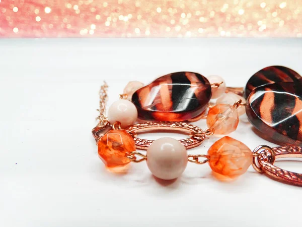 Perles de bijoux avec des cristaux lumineux mode de luxe — Photo