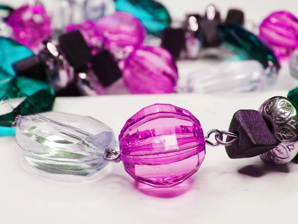 Ékszerek gyöngyök fényes kristályok luxus divat háttér — Stock Fotó