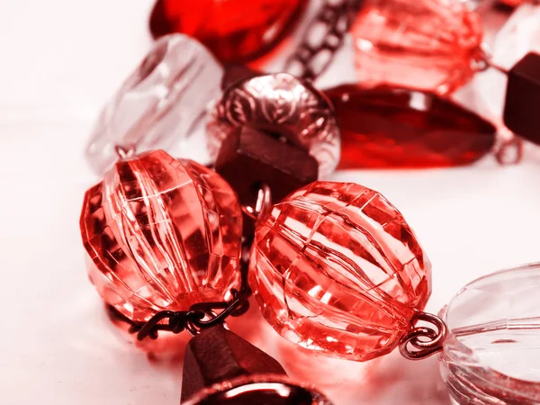 Ékszerek gyöngyök élénk rózsaszín kristályok luxus divat — Stock Fotó