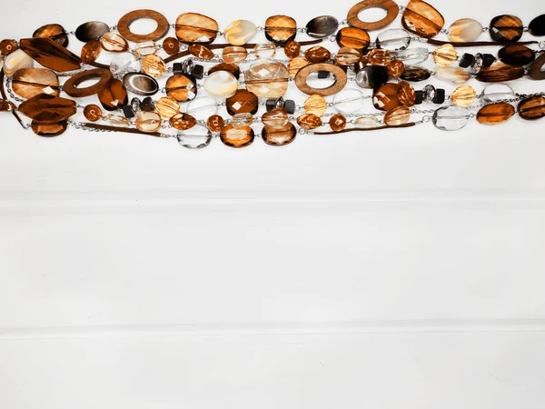 Χάντρες κοσμήματα με φωτεινά κρύσταλλα πολυτέλεια μόδας — Φωτογραφία Αρχείου