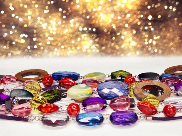 Schmuckperlen mit hellen Kristallen Luxusmode — Stockfoto