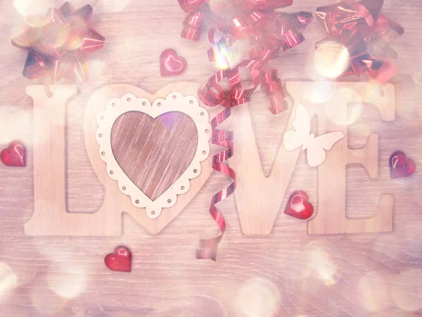 Love Word valentine's Day op glanzende vervaagt achtergrond — Stockfoto