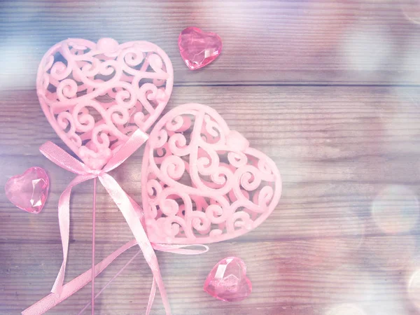 Dos cristales gema corazones San Valentín fondo del día — Foto de Stock