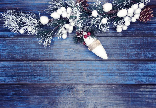 Téli háttér fenyő ágak dekoráció és a hó — Stock Fotó