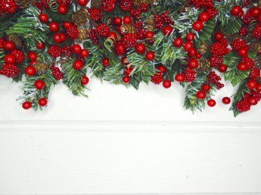 köknar dalları konileri ve kar ile kış arka plan