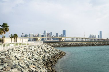Abu Dabi 'de bir köprü.