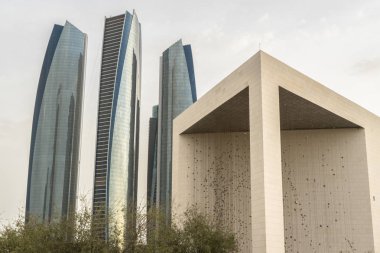 Abu Dabi 'deki ünlü manzaralara bakın.