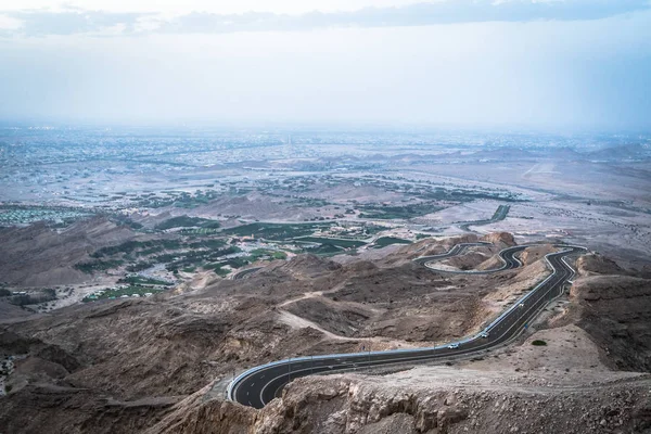 Jebal Hafeet 'e giden kıvrımlı yol, uae