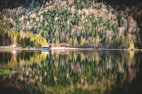 Reflexão Outonal Uma Floresta Lago Montanha — Fotografia de Stock