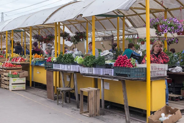 農産物のゼルジンスク ロシア 2018 市市場カウンター — ストック写真