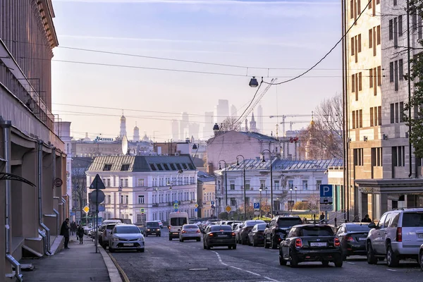 モスクワ ロシア連邦 2018 ビューの Podkolokolny レーンと歴史地区 Hitrovka モスクワ市とベル タワー イワン — ストック写真