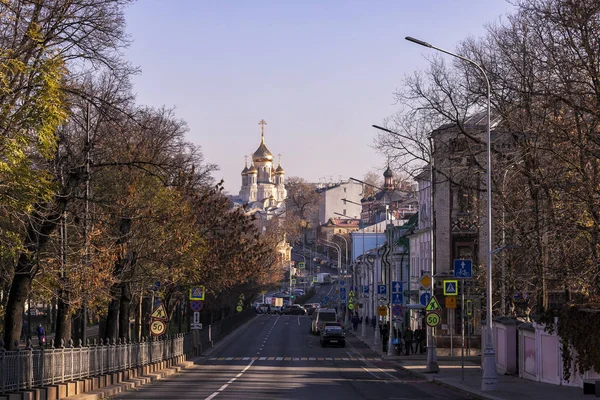 モスクワ ロシア連邦 2018 ペトロフスキ ビュー大通りとルビャンカにロシアの新しい殉教者廟 — ストック写真