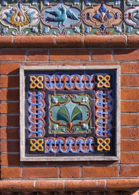 Moskova, Rusya - 5 Ekim 2018: Seramik, eski bir bina cephe mimari dekorasyon, bir dönüm noktası Merchant Igumenov House