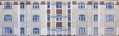Vintage mimari klasik cephe. Apartmanda Art Nouveau girişi. Önden Görünüm