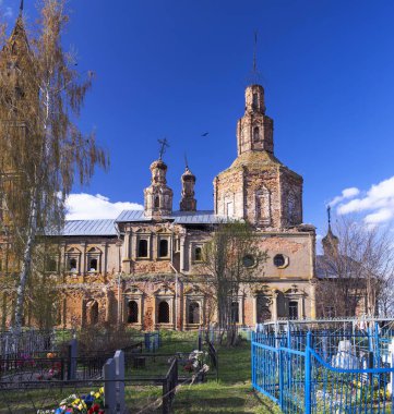 terk edilmiş kilisede