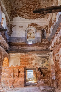 Harabe eski tuğla salonu iç