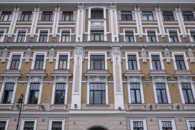 Vintage mimari klasik cephe eski konut evi.