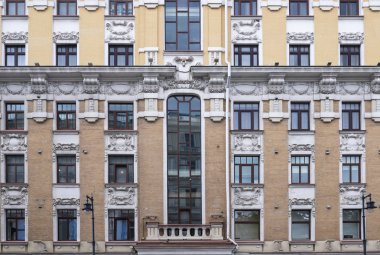 Vintage mimari klasik cephe. Önden Görünümü Kapat.