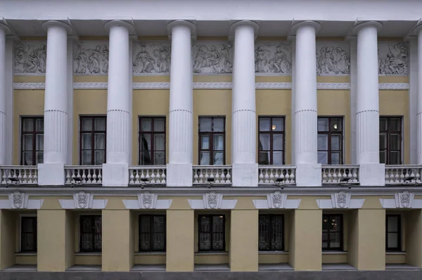 Facade classical building. — Stock Photo, Image