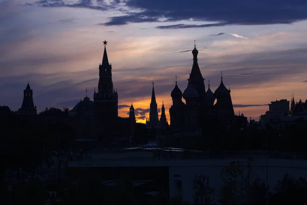 Silhouetten Von Kreml Türmen Und Kuppeln Der Basilius Kathedrale Vor — Stockfoto