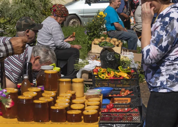 Suzdal Oroszország Augusztus 2019 Mezőgazdasági Piac Mezőgazdasági Méhészeti Termékek Értékesítése — Stock Fotó