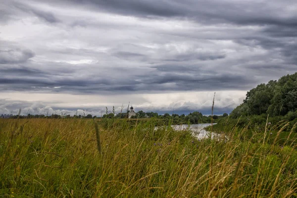 Bir fırtına öncesi doğal manzara