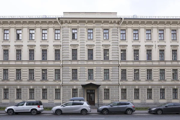 Vintage Architecture Classical Facade Cars Road Front View — Stock Photo, Image