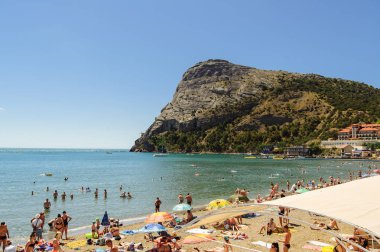 Gündüz plaj rahatlatıcı insanlara 