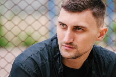 Genç adam portresi.