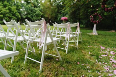 Düğün beyaz sandalye.