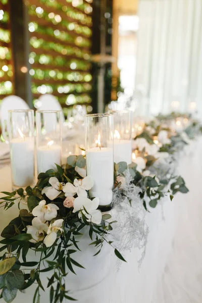 Düğün masasında mumlar yandan fotoğraflandı