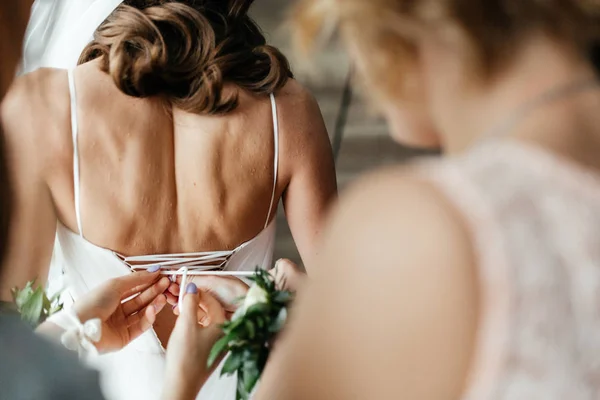 Moment Der Schnürung Des Korsetts Brautkleid Der Braut — Stockfoto